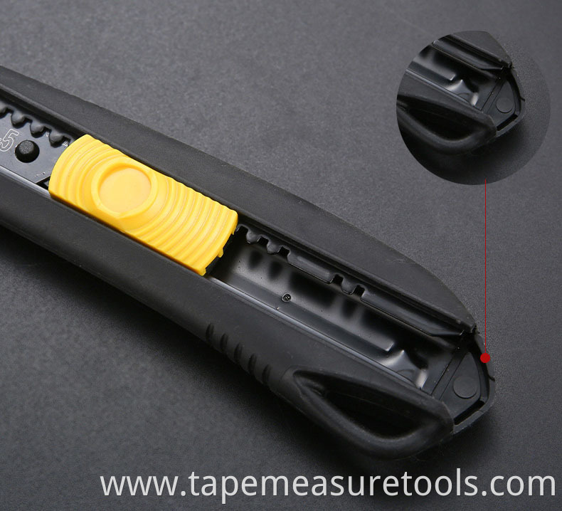 Multifunctional all-inclusive rubber black blade 18mm utility knife